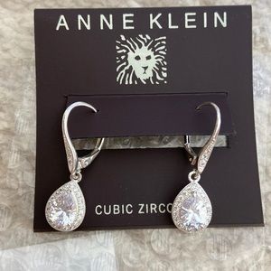 NWT- earrings